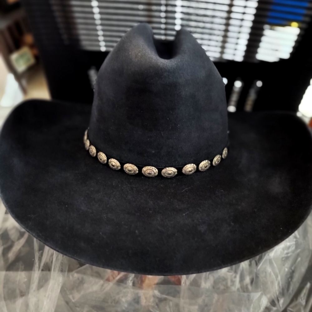 Used Vintage Bailey Black Western Cowboy hat, size 7 1/8.